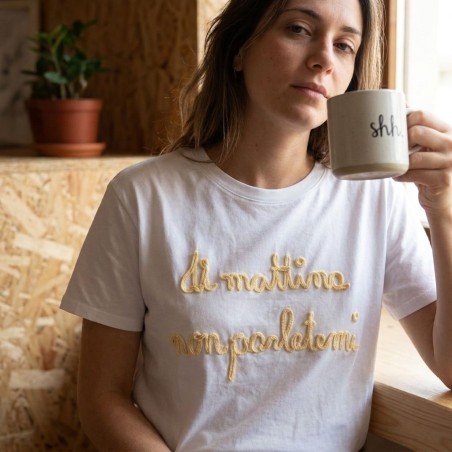 MARTINA KRAY 100-197 T-Shirt Donna Con Scritta DI MATTINA NON PARLATEMI Ricamata Bianco Giallo