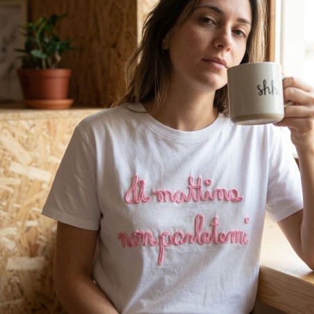 MARTINA KRAY 100-197 T-Shirt Donna Con Scritta DI MATTINA NON PARLATEMI Ricamata Bianco Rosa